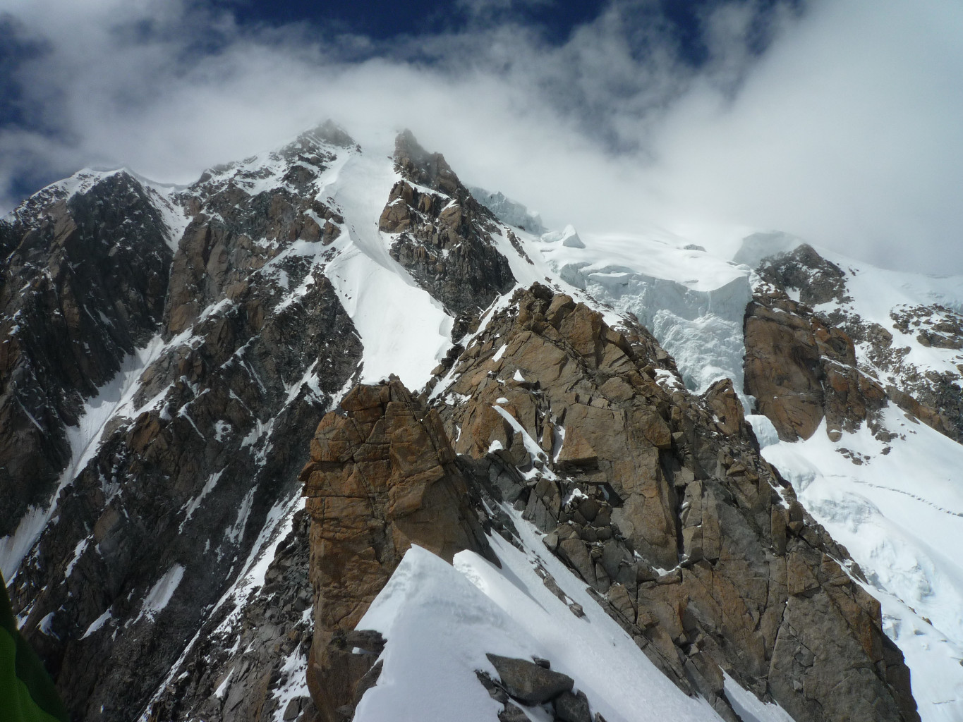 vue depuis le Grand Pilier d'Angle: ce n'est pas un sommet, mais c'est un 4 mille