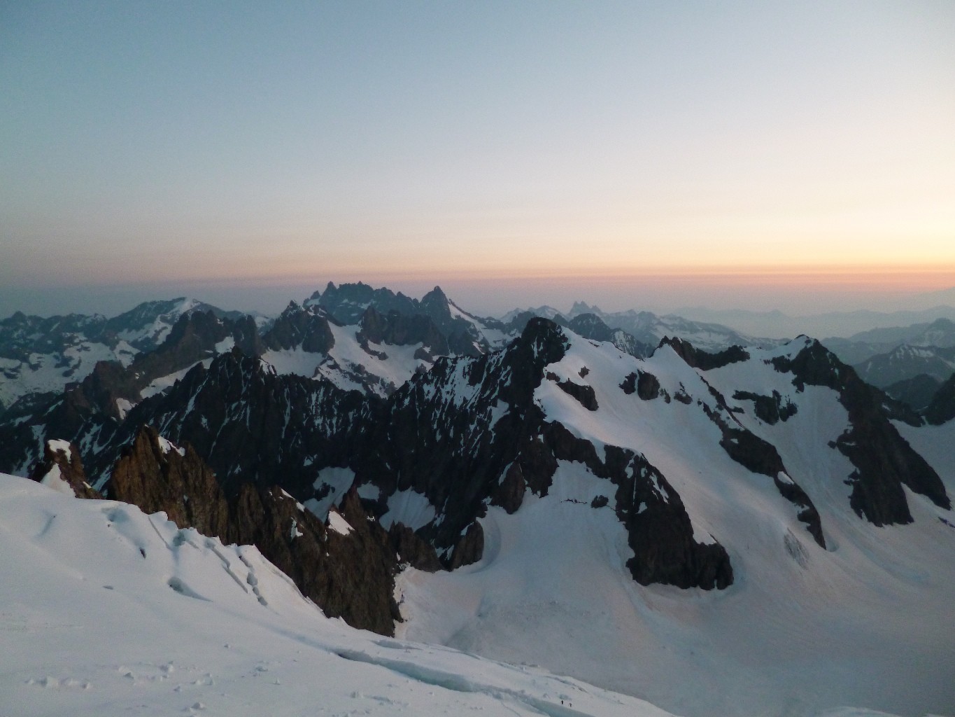 Roche Faurio, la Meige au fond