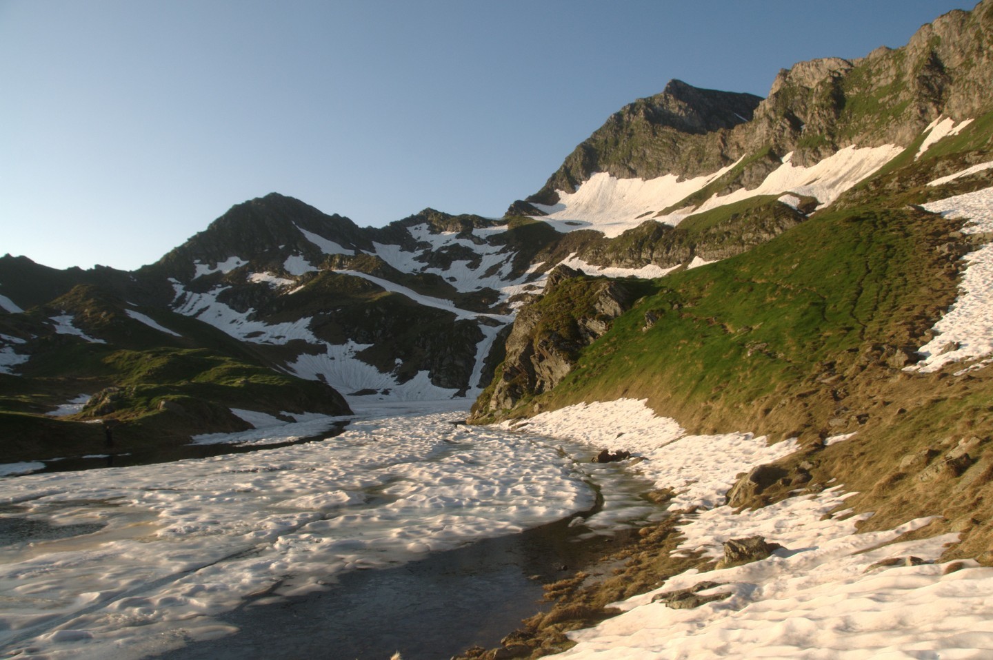 Le lac de Bassias, aussi appelé Coueysèque, le Lascours