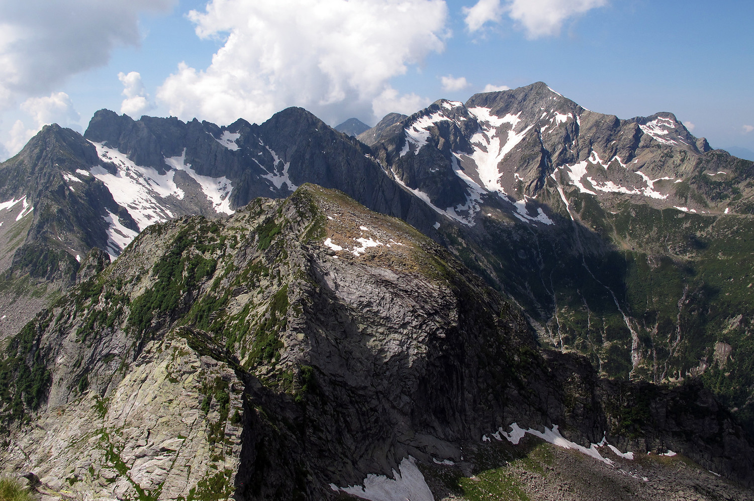 Pizzo Camparasca; vista sul Pizzo d'Uria e sulla catena, Campanile-Martello-Paglia