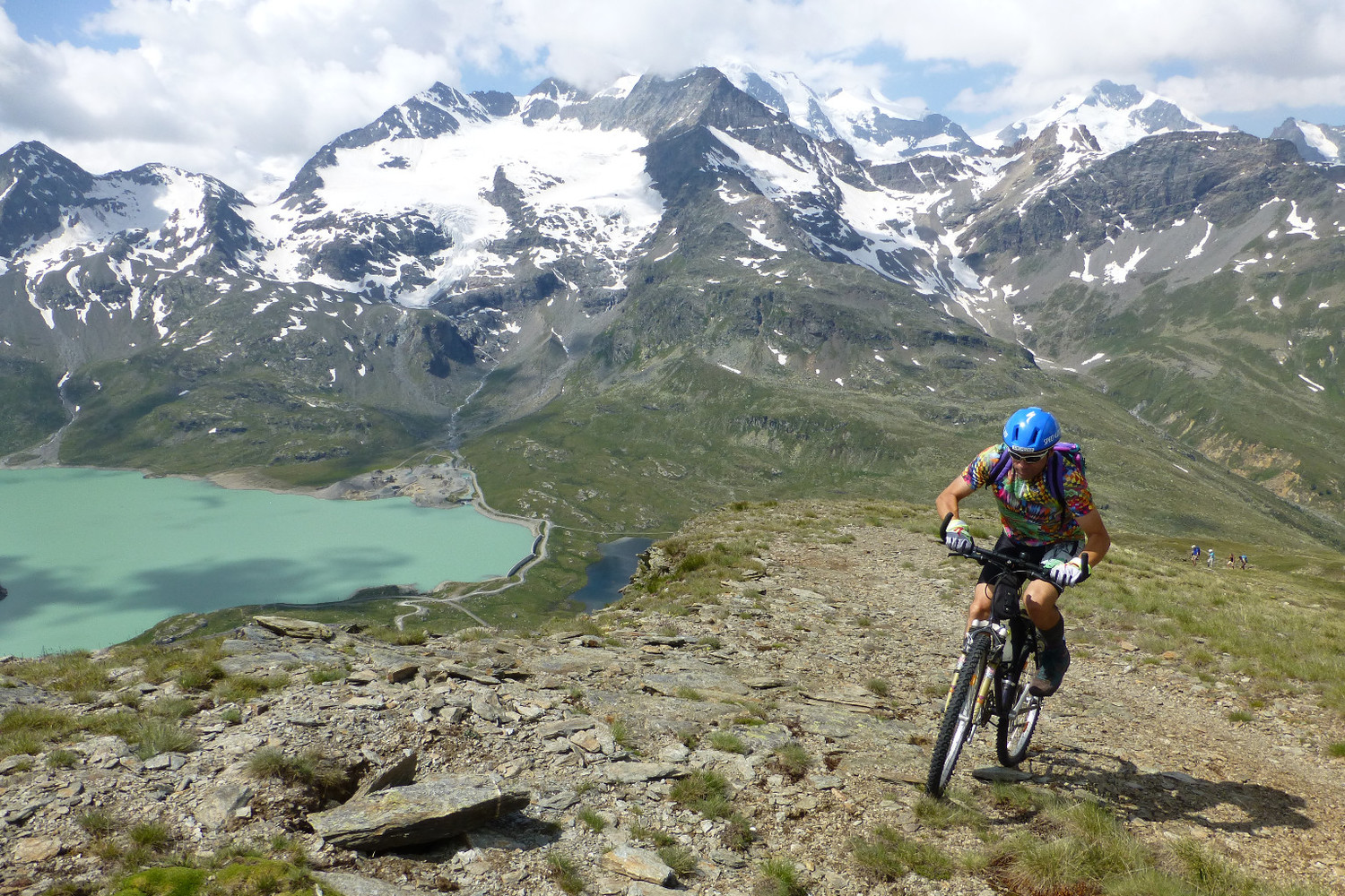 Bernina, Lago nero e Bianco, quasi più bello filmare che pedalare....