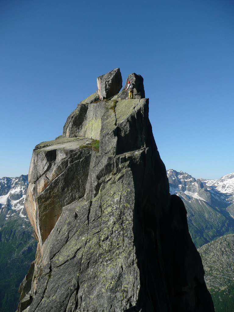 Arête sud du Salbitschijen : rappel de la 1ère dent