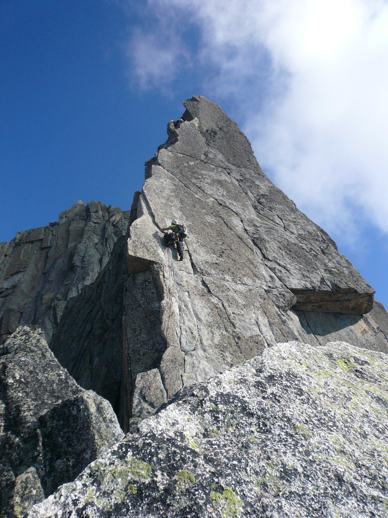 Arête sud du Salbit : longueur clé en L10