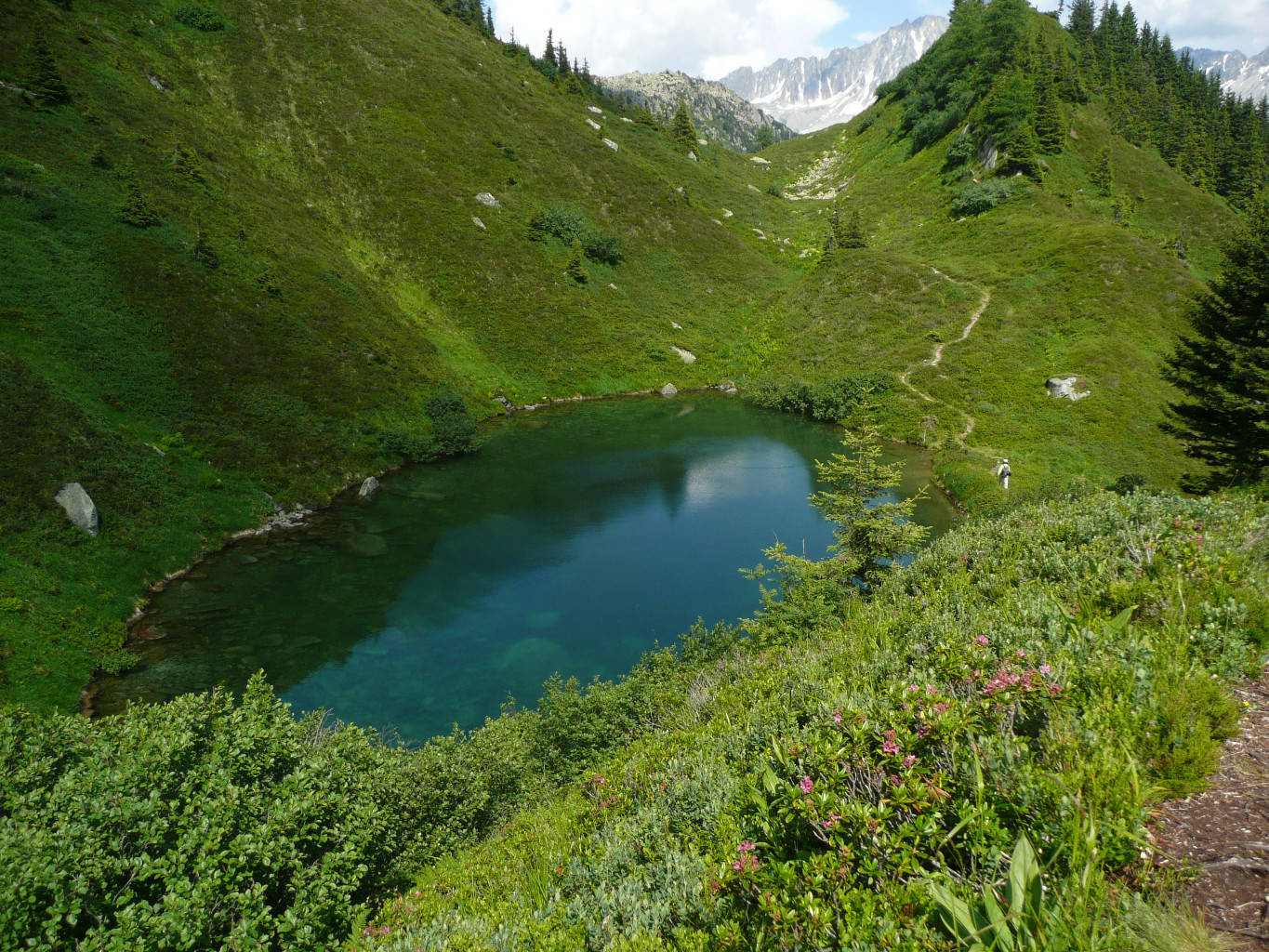 L'idyllique petit étang du Seeli (1900m), sous la cabane Salbit