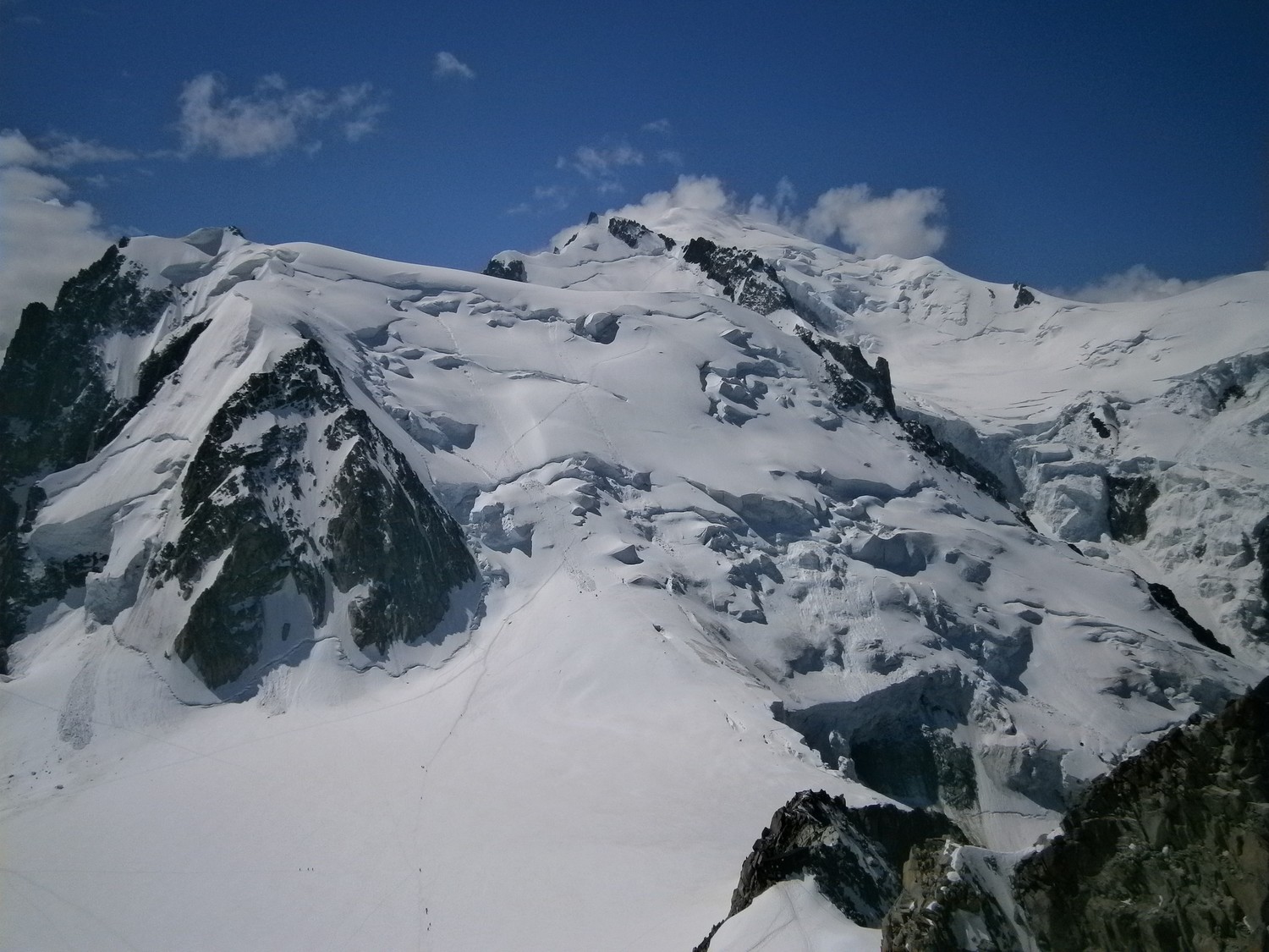 Vue depuis le sommet sur le Mont Blanc