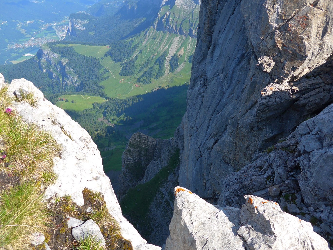 Coloney/Des fenêtres vertigineuses sur l'alpage de Véran