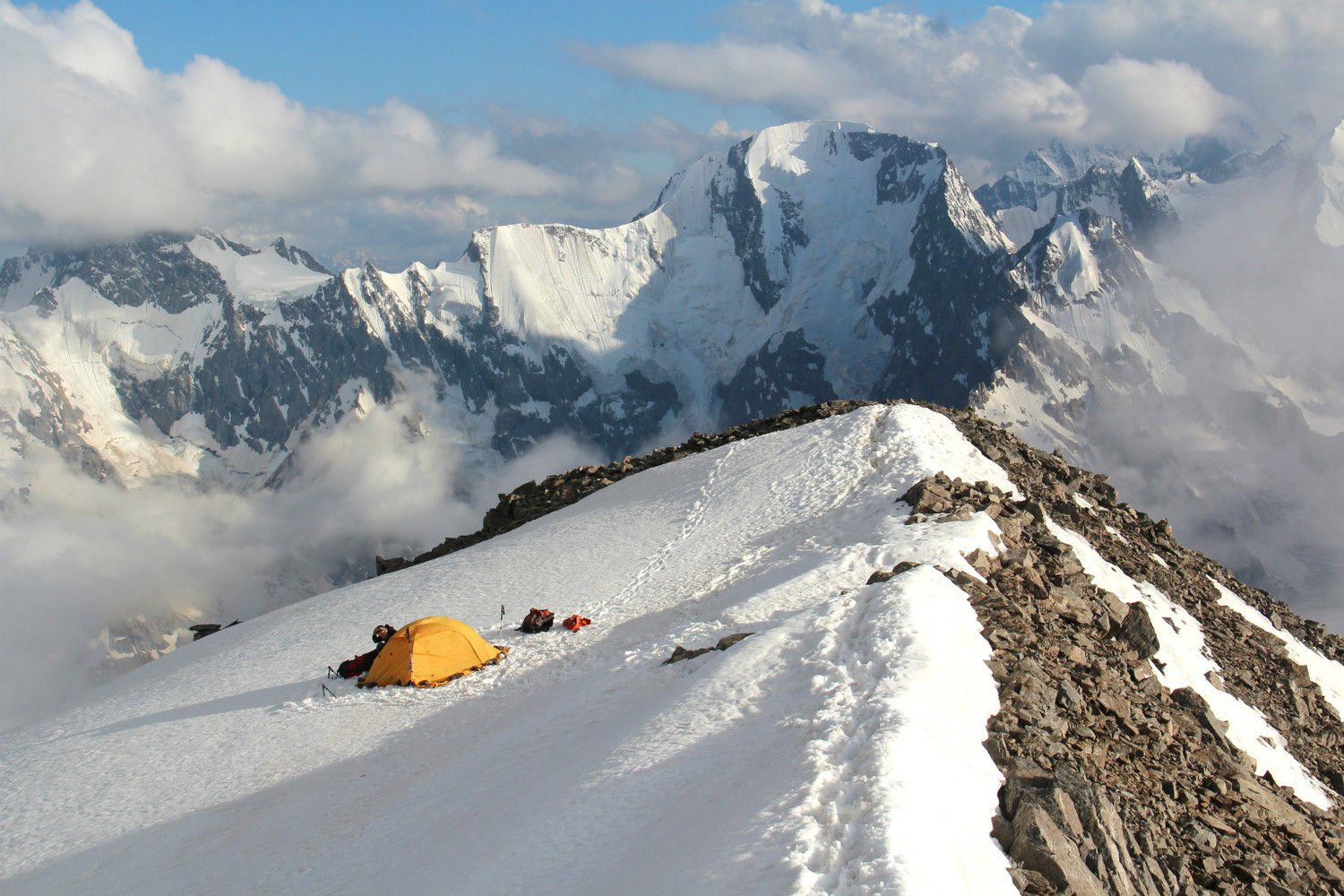 Notre bivouac au sommet du Kurmychi (4050 m)