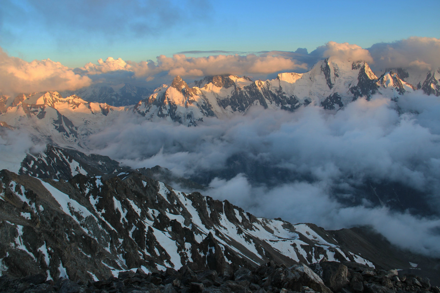 Crépuscule sur la frontière géorgienne