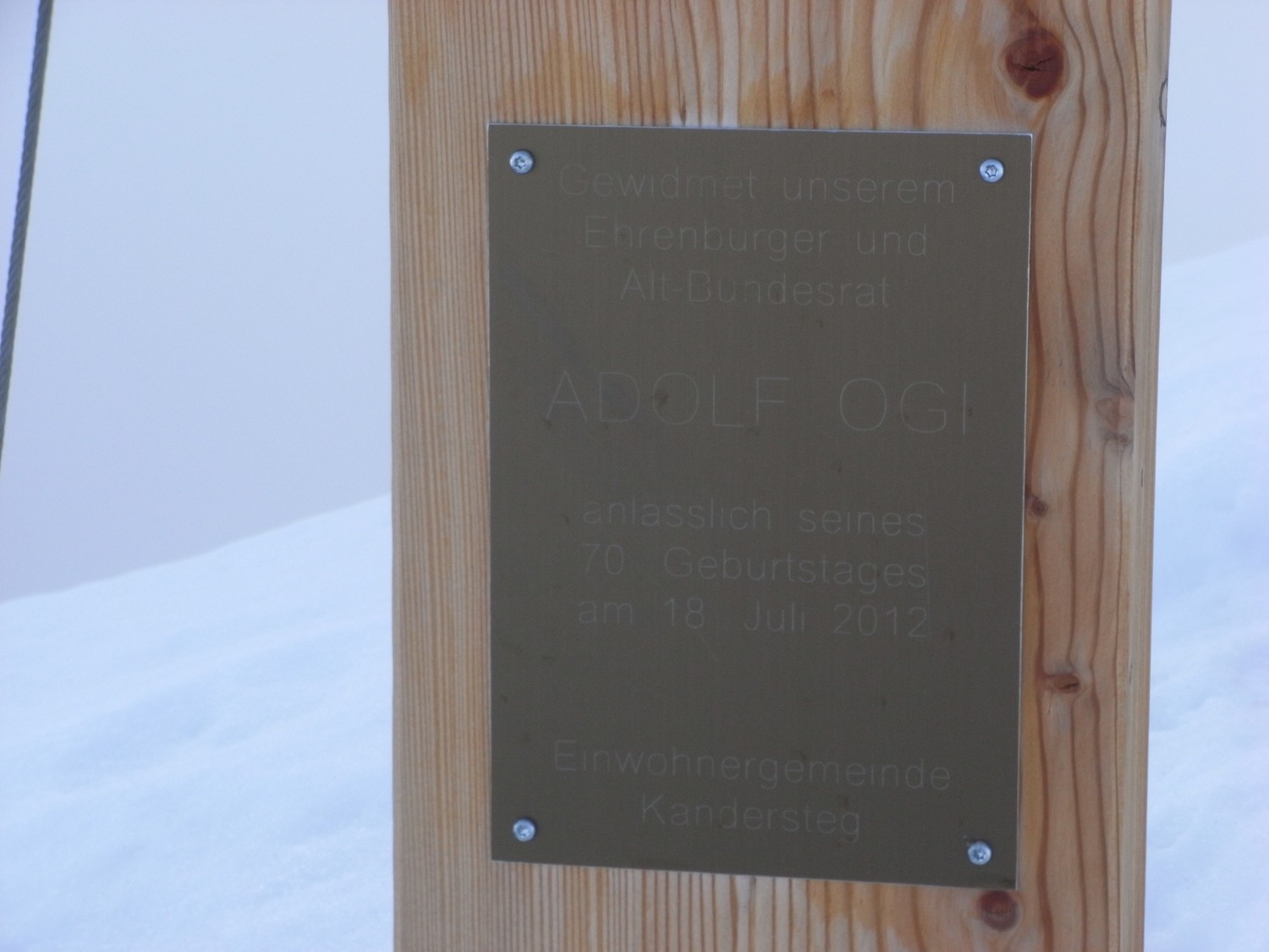 plaque sur la nouvelle Croix du Blüemlisalphorn ... FORMIDABLE !!!