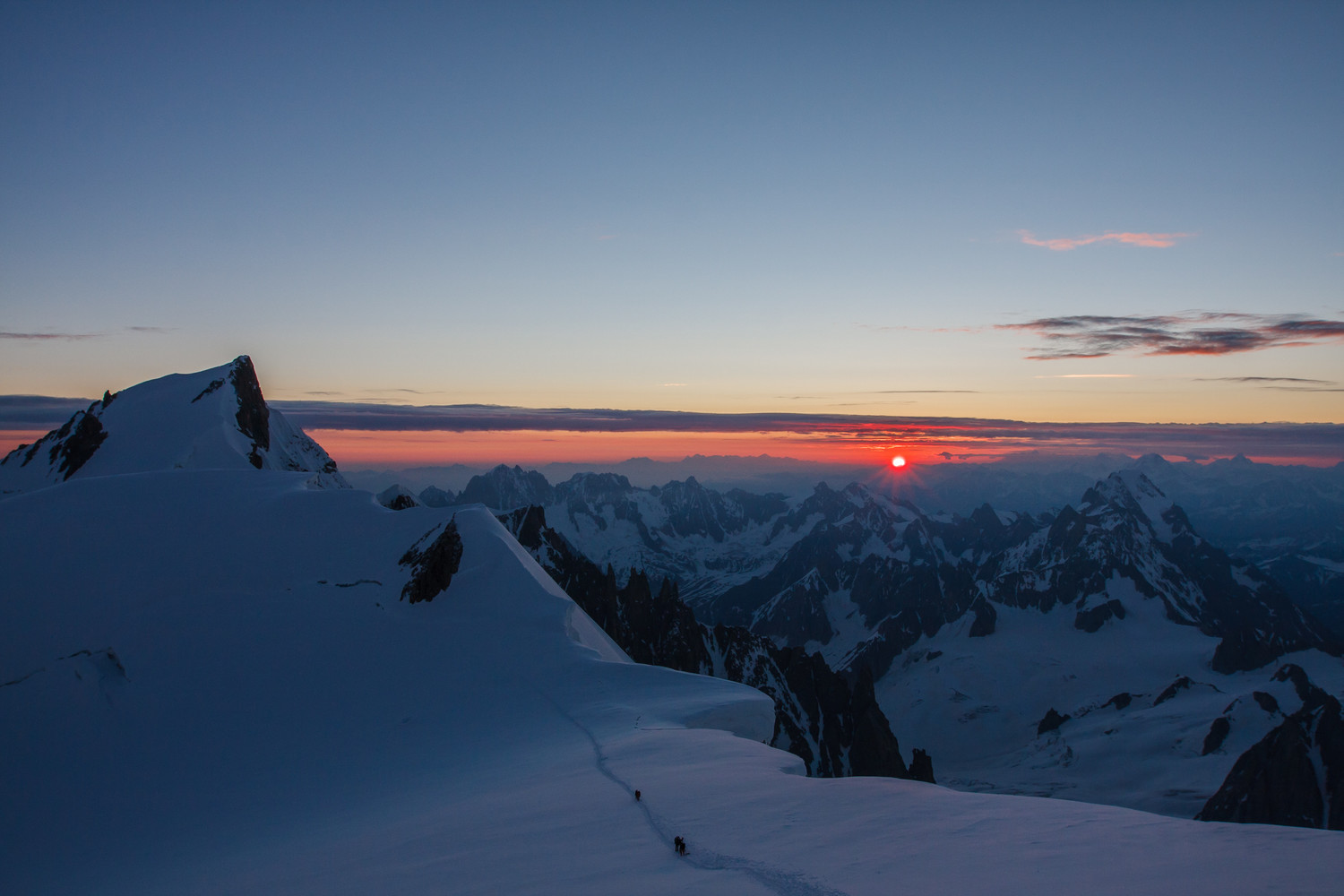 Lever du soleil depuis le Mur de la Côte sur le Mont Maudit