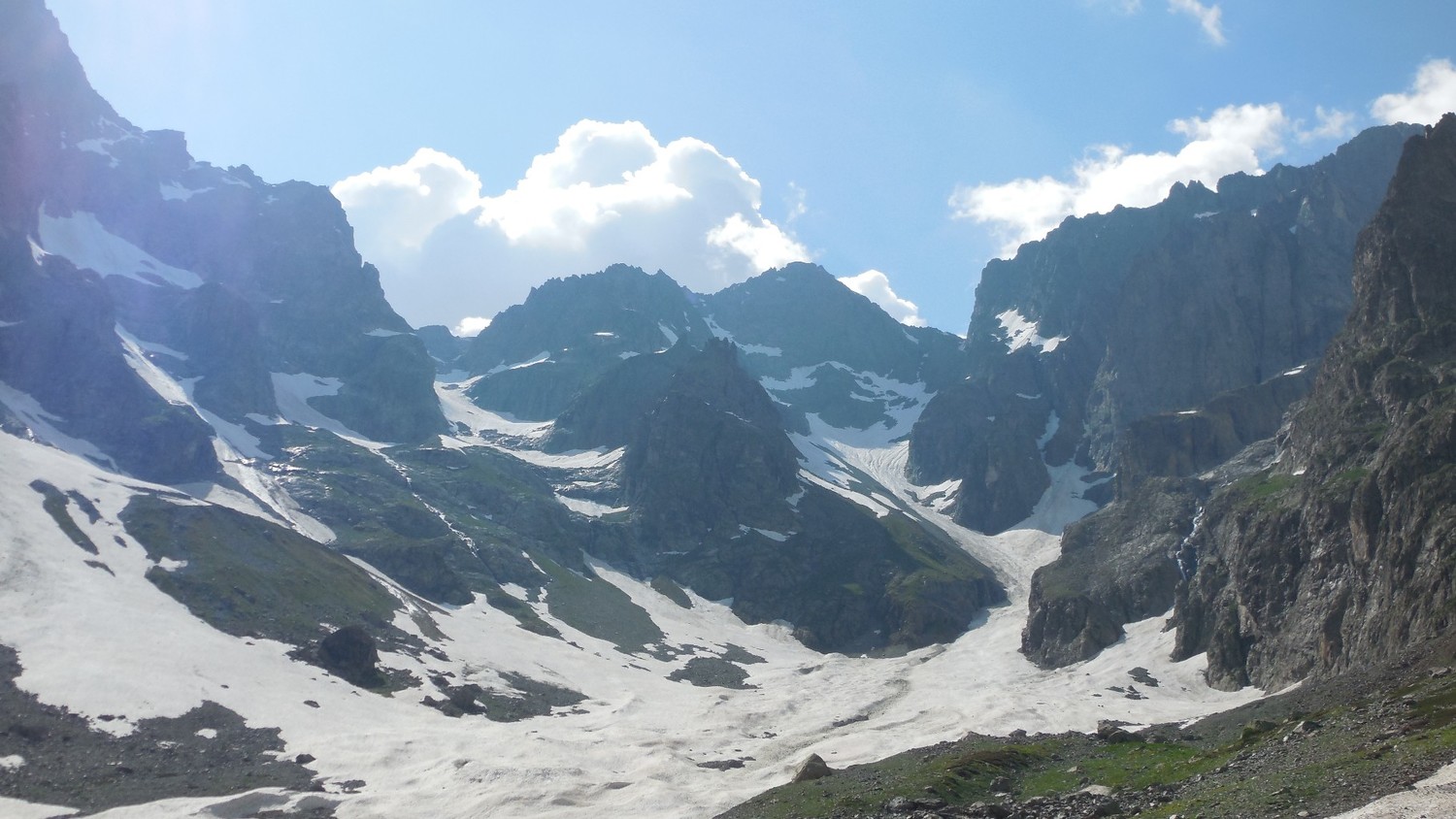 Pic des Aupillous au fond (milieu)