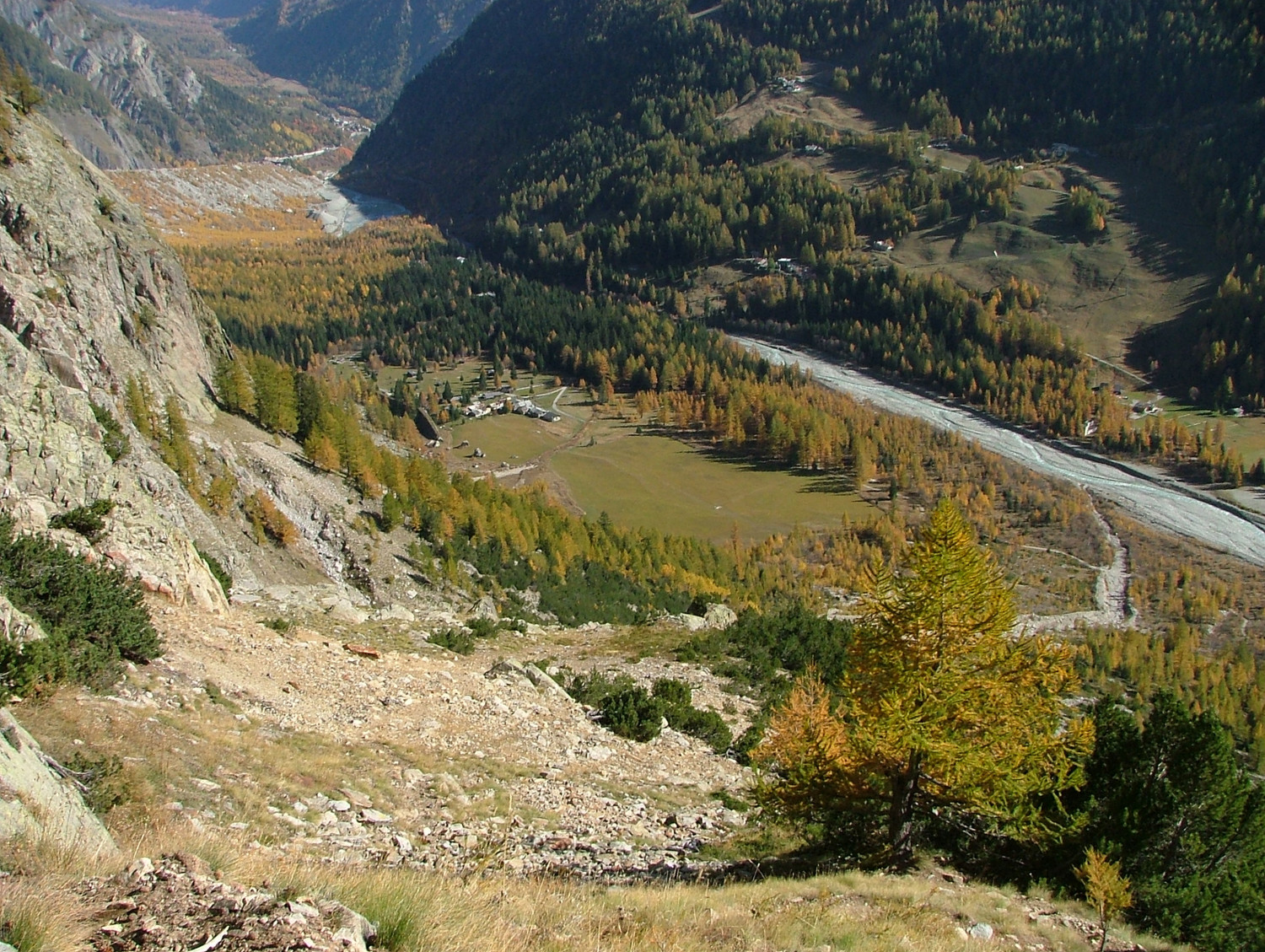 Refuge Borelli - Col des Chasseurs : accès à la via ferrata depuis Peuterey
