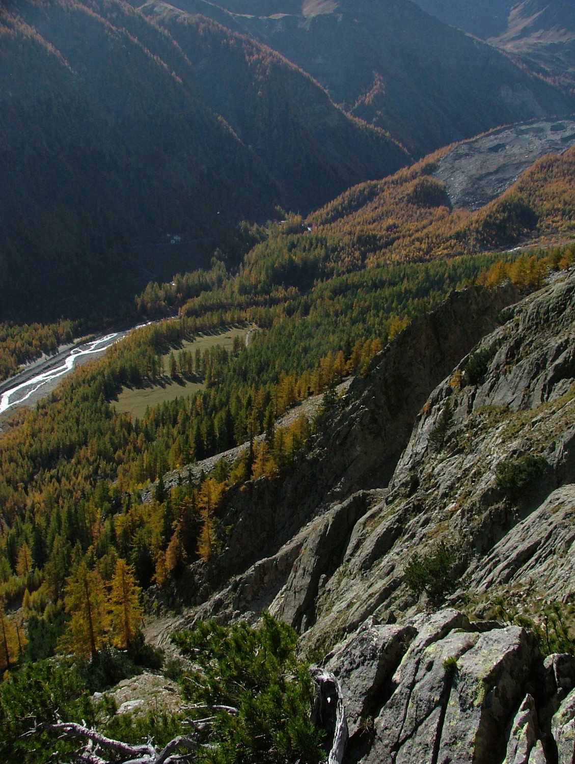 Refuge Borelli - Col des Chasseurs : accès à la via ferrata depuis Fréney, unpeu plus sauvage que la voie normale depuis Peuterey