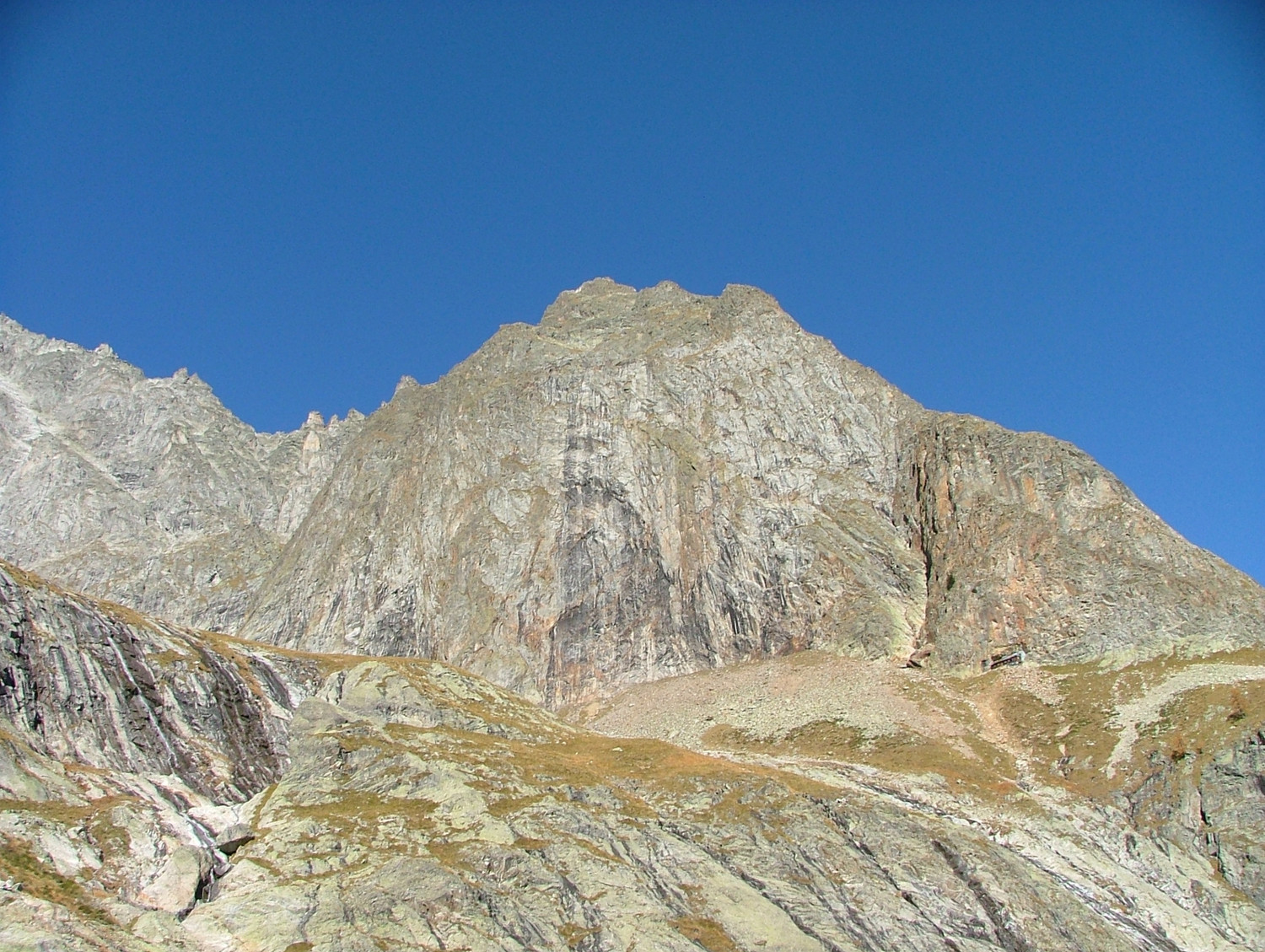 Refuge Borelli - Col des Chasseurs : depuis le haut de la via ferrata, une petite rando pour atteindre le refuge