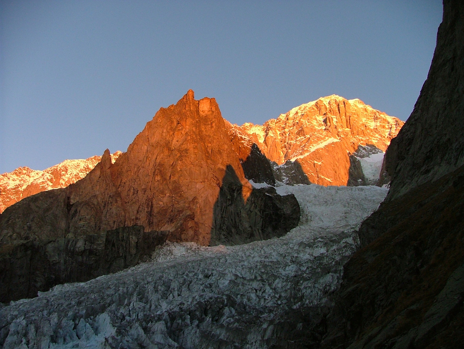 Col des Chasseurs : l'aiguille Croux s'enflamme