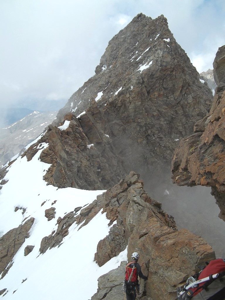 Après le sommet central, vue sur le sommet principal