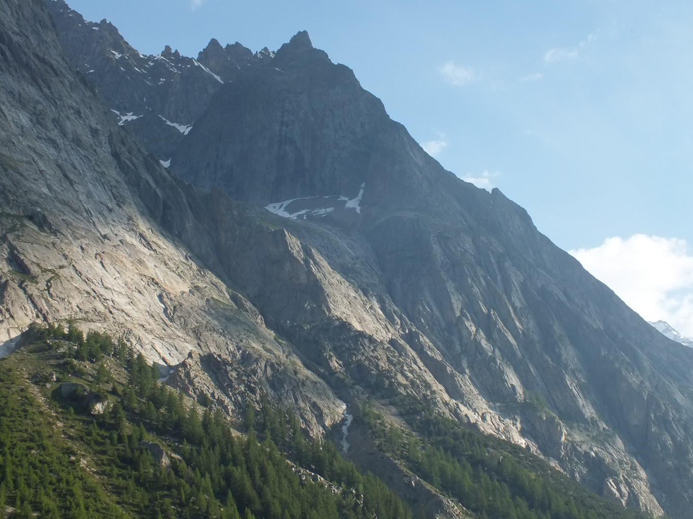Col des Chasseurs : spot lumineux sur la via ferrata d'accès au refuge Borelli