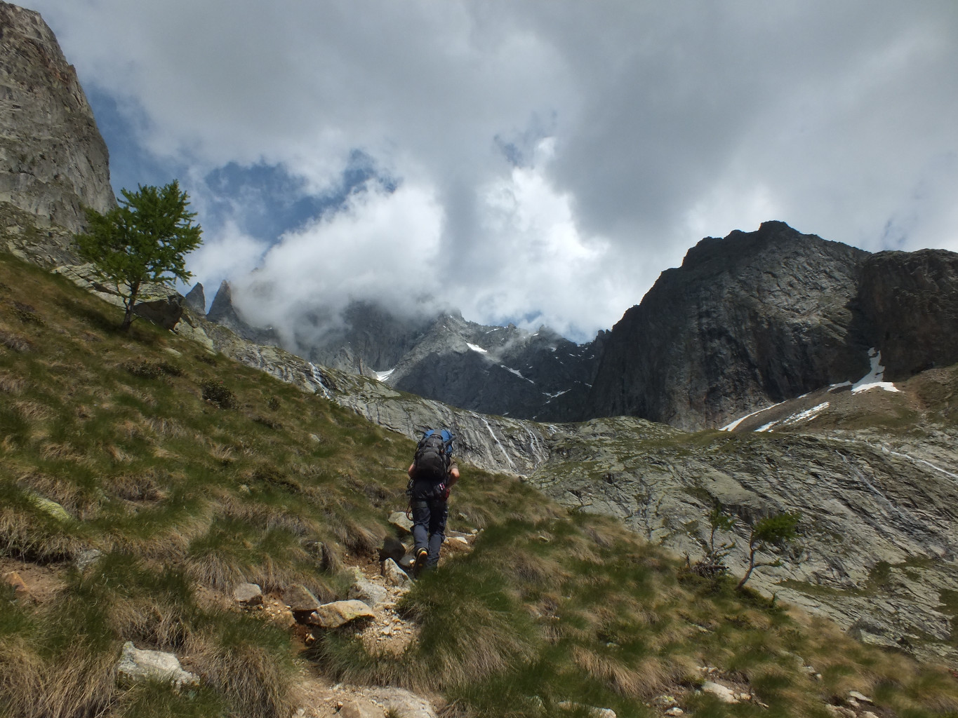 Montée finale vers le refuge Borelli, la Noire n'a pas envie de se montrer