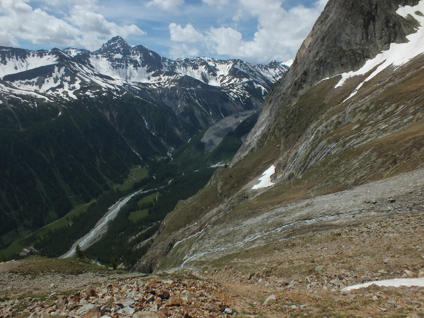 le Fauteuil des Allemands, le sentier d'accès au refuge Borelli vient en diagonale