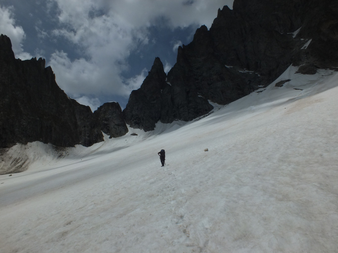 Col des Chasseurs, accès bien agréable sur un neige juste décaillée