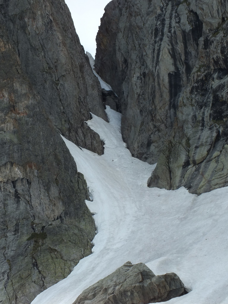 Col des Chasseurs, brèche supérieure, couloir bien rempli, ça ne nécessitera que quelques mètres d'escalade, un peu physique !