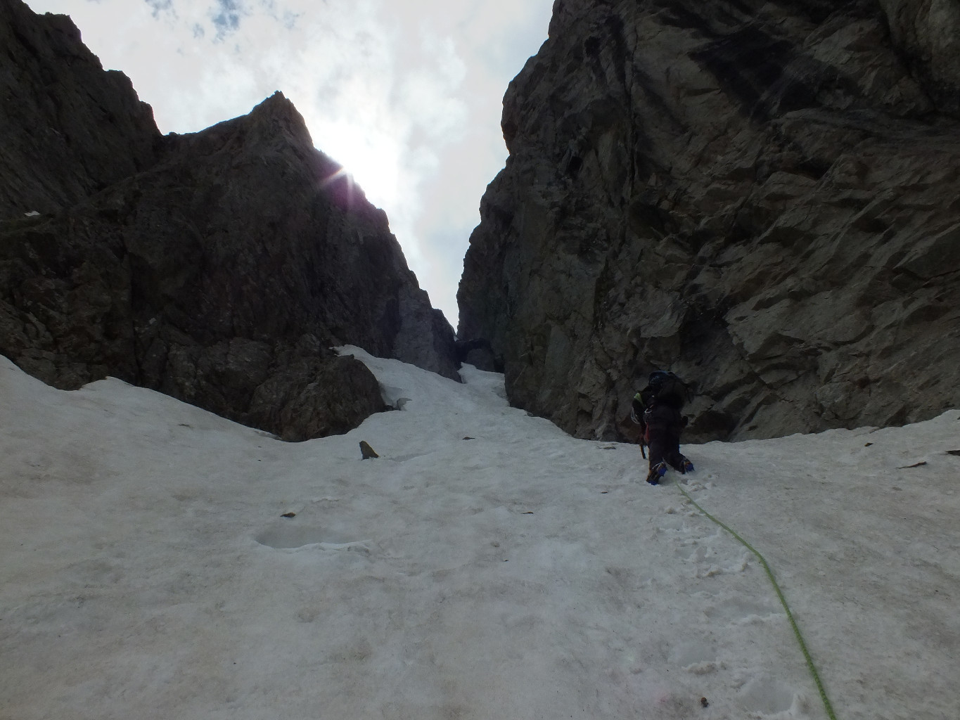 Col des Chasseurs, brèche supérieure, ça devient plus raide et ça s'accentue jusqu'au bloc coincé