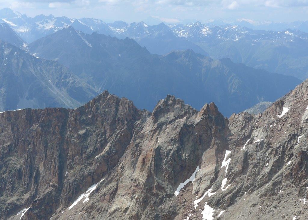 Jegigrat : pt 3350 - Turm - Jendarme : un caillou béton - en Valais ! Qui a envie ?