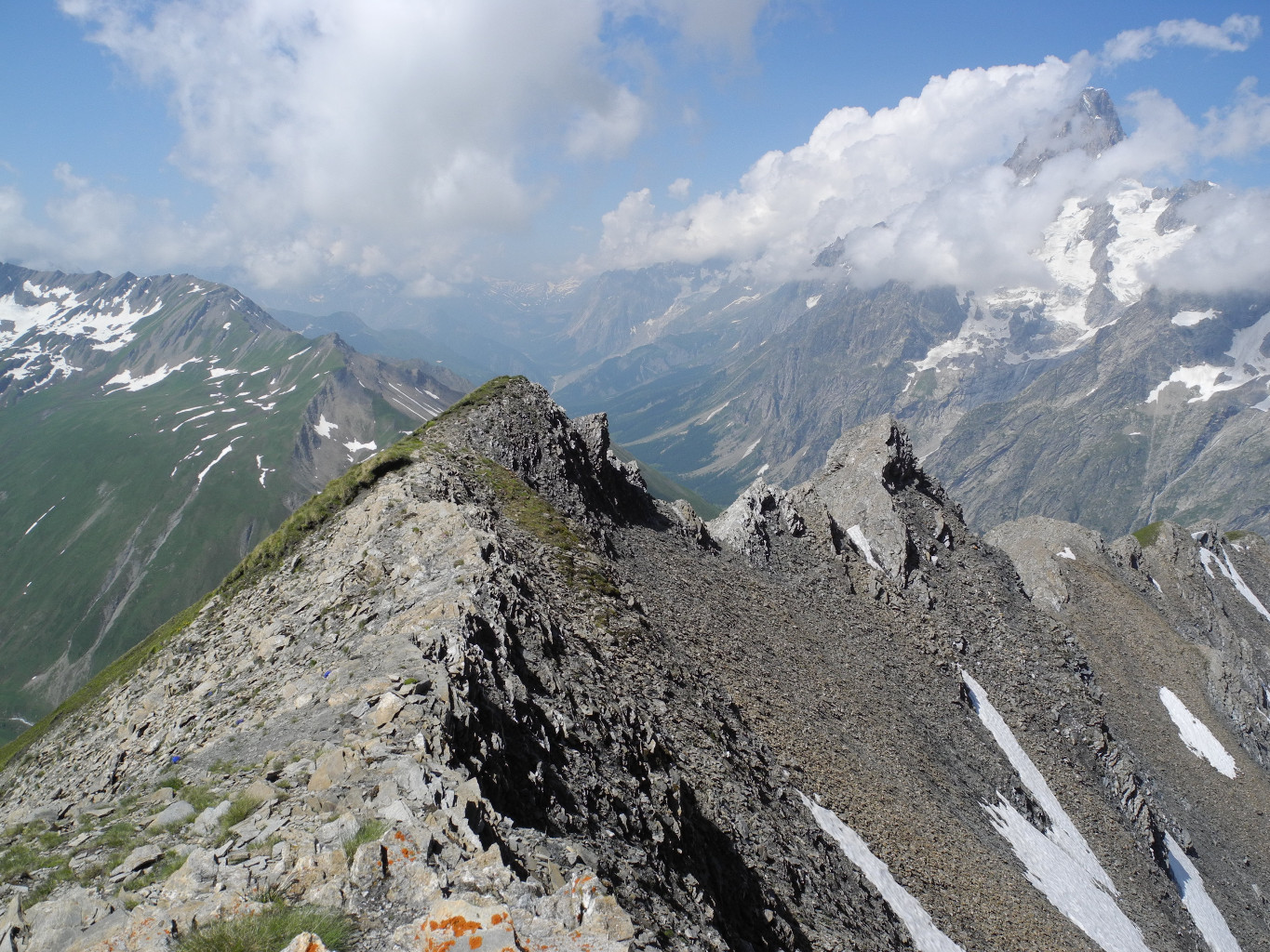 Arrête menant à l'Aiguille ouest des Angroniettes