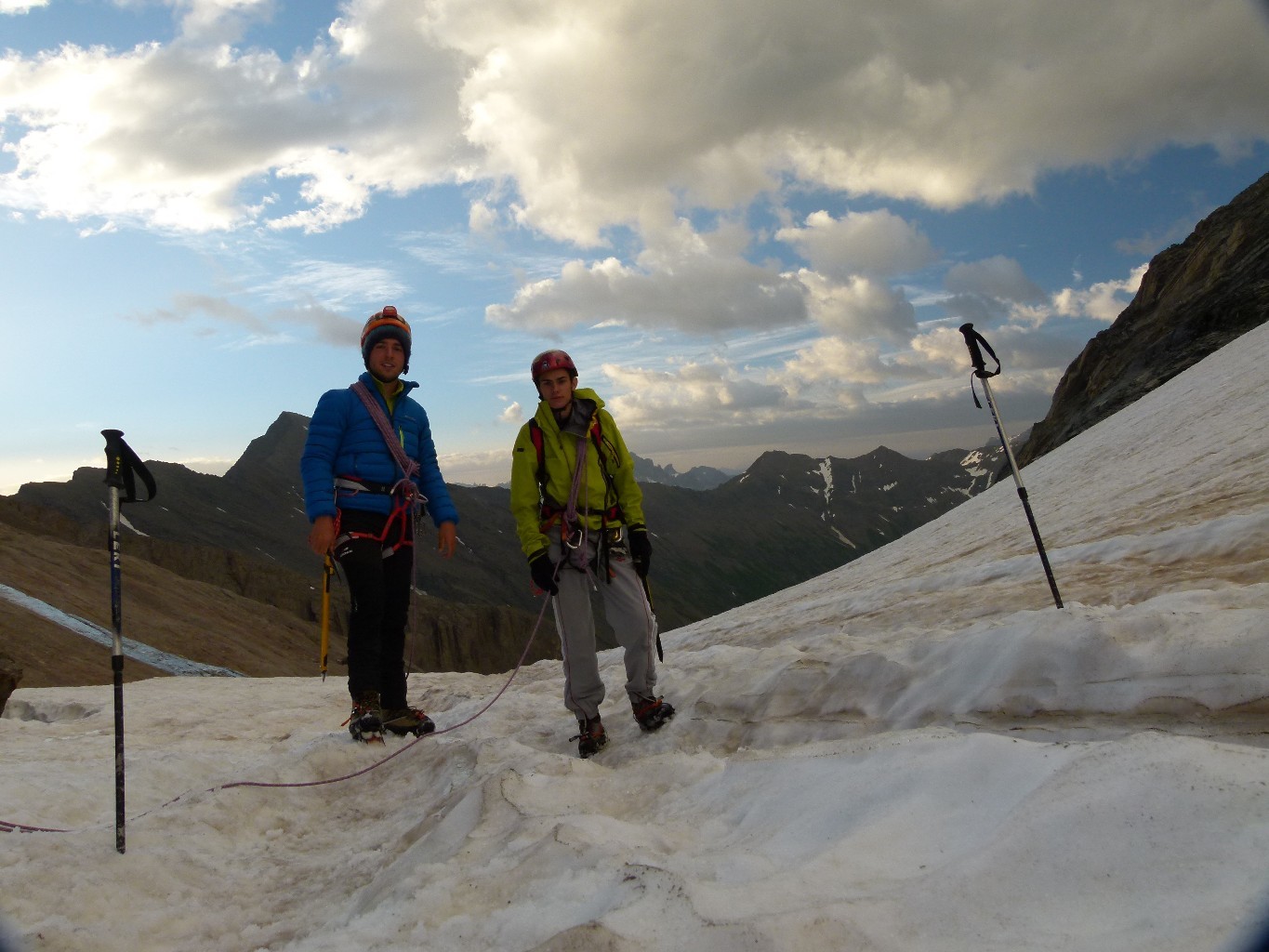Encordement + crampons - névé à 2900m