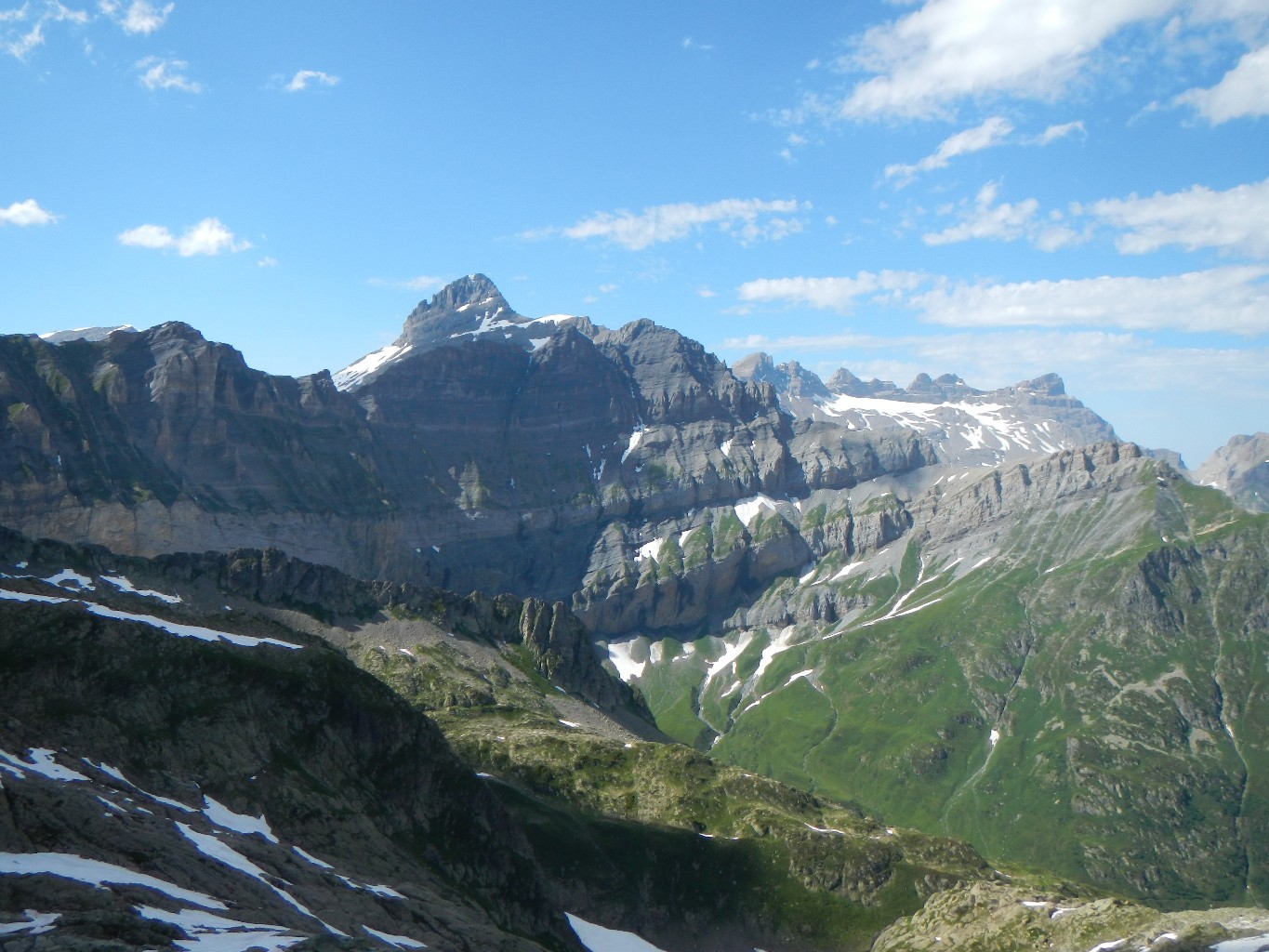 Vallon d'Emaney, en fond Tour Sallière et Dents du Midi