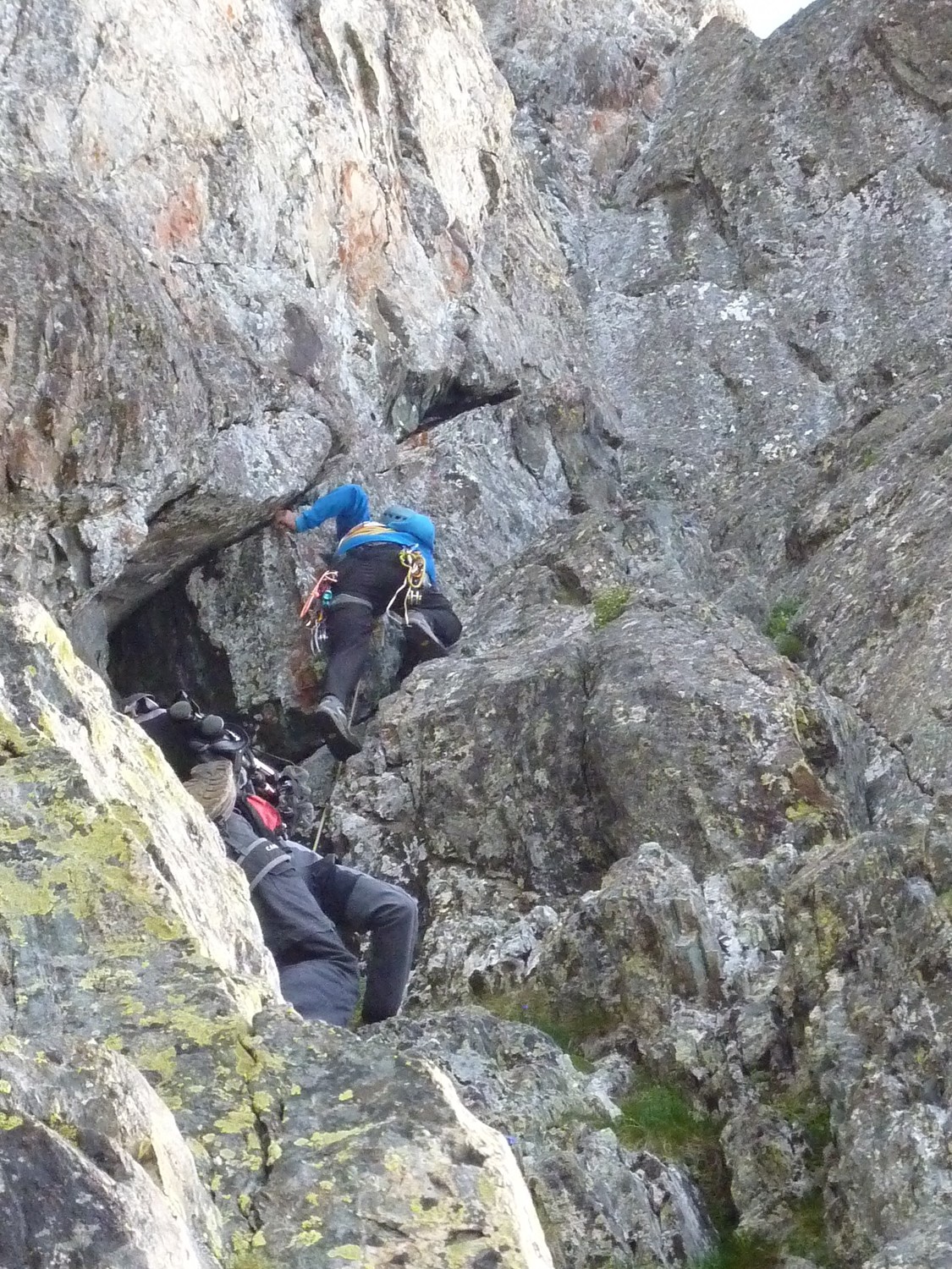 Passage au début du couloir avant la brèche derrière le sommet du doigt