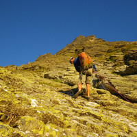 Descente en rappel à l'ouverture des premiéres longueurs facile