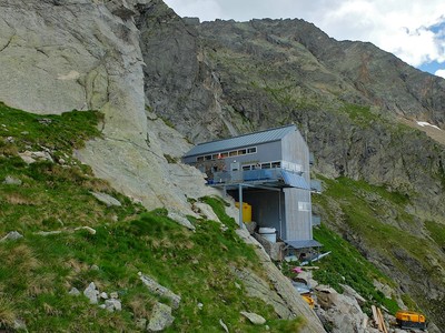 Refuge Dalmazzi:Au pied du Glacier du Triolet, à 2580m. Refuge Dalmazzi:Au pied du Glacier du Triolet, à 2580m.