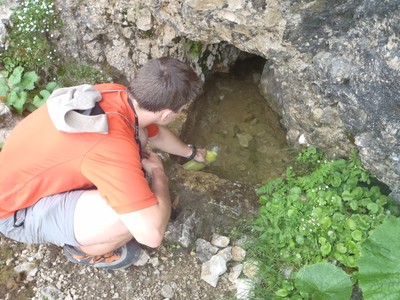 Fontaine de l'Ours de Corrençon (ou source Bressant) bien peu alimentée