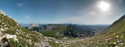 Panorama de la Plaine de la Queyrie, sommet de la Peyre Rouge et Mont Aiguille