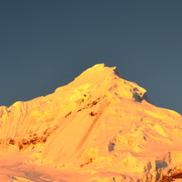 Tocllaraju au coucher du soleil