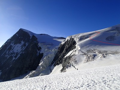 Possibilité n°2 pour rejoindre le col du Brenay en passant au-dessus des séracs Possibilité n°2 pour rejoindre le col du Brenay en passant au-dessus des séracs
