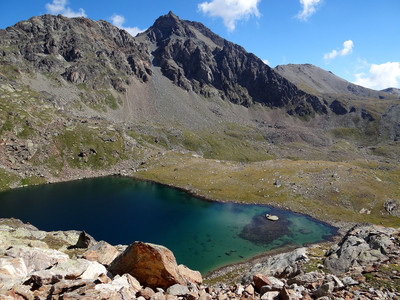 Lac de Lussert du Milieu - Pointe de Lussert derrière Lac de Lussert du Milieu - Pointe de Lussert derrière
