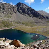 Lac de Lussert du Milieu - Pointe de Lussert derrière
