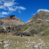 Col des Laures - Pointe des Laures à gauche - Monts des Laures à droite