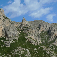 L'agulla de l'Aigualcoll, al centre de la imatge