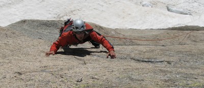 Pas de dalle L1 GeorgeV à l'envers des Aiguilles Pas de dalle L1 GeorgeV à l'envers des Aiguilles