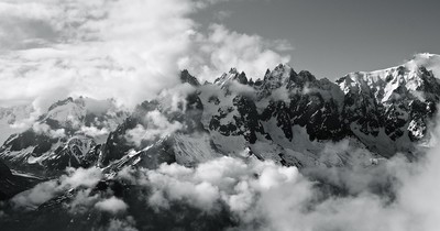 Cache-cache de la chaîne du Mont-Blanc au sommet de l'Index Cache-cache de la chaîne du Mont-Blanc au sommet de l'Index