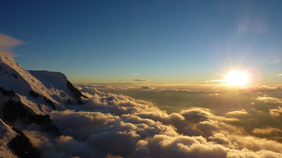 Coucher de soleil depuis le refuge des Cosmiques Coucher de soleil depuis le refuge des Cosmiques