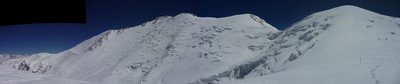 Environ 5800m, à droite, juste derrière la bosse, le dernier camp à 6200m Environ 5800m, à droite, juste derrière la bosse, le dernier camp à 6200m