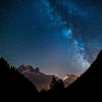 Voie lactée au dessus des Aiguilles de Chamonix Voie lactée au dessus des Aiguilles de Chamonix