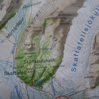 Le camping en-bas, le sommet en-haut