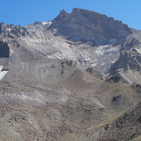 La face Nord et son résidu glacière, le sommet est bien la petite sailli et non la fin de l'épaule à droite