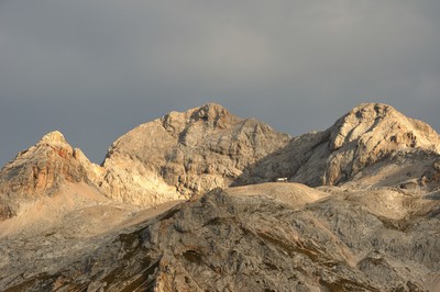 Triglav et refuge de Planika vus de la cabane Vodnikov