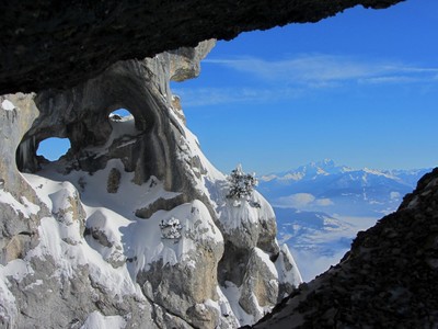 Ski insolite à la tour percée. Ski insolite à la tour percée.